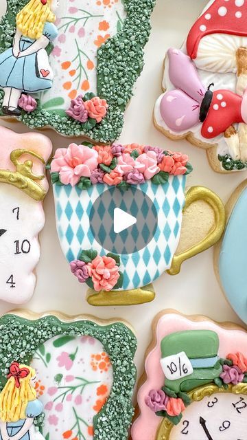 Victoria Jones | Decorated Sugar Cookies | Keller, TX on Instagram: "Tea time for two!   Showing you how easy tipless florals are with this Alice in Wonderland themed floral teacup decorated sugar cookie!  Simply cut your disposable icing bag with a small slant so it looks like a small petal tip and use as you would if the bag had a tip attached!   For the small bunches of flowers, I squish the icing out while doing a random back and forth motion.  Easy peasy🙌🏻  Cutter @killerzebras - code LPC saves 10% Metallic food pen from @busybakerssupplies  Golden Halo Luster Dust @thesugarart- code LPC10 saves 10%!  Follow for more cookie decorating tips and fun cookie decorating videos❤️  #aliceinwonderland #babyshowercookies #decoratedsugarcookies #royalicingflowers #pipingskills #cookiedecorati Icing Cookies Tutorial, Cookie Decorating Tips, Cookie Decorating Videos, Tea Party Cookies, Tea Cup Cookies, Bunches Of Flowers, Decorated Sugar Cookie, Royal Icing Flowers, Floral Teacup