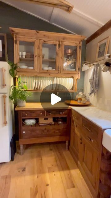 Chris Disser | Super Host | ReWild Cabin on Instagram: "Here’s how I created “vintage” style plate rack hutch for $30.  #vintagekitchen #platerack #kitchenhutch  Rustic kitchen  vintage plate rack cabin repurposed furniture" Wood Plate Rack For Wall, Vintage Plate Rack, Kitchen 2024, Kitchen Hutch, Plate Rack, Wood Plate, Kitchen Vintage, Plate Racks, Camp Ideas