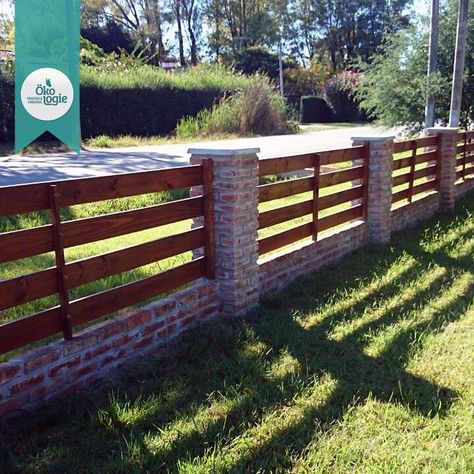 Driveway Entrance Landscaping, Wood Fence Design, Brick Columns, Country Fences, House Fence Design, Privacy Fence Designs, Front Fence, Types Of Fences, Diy Fence