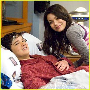 Freddie Icarly, Freddy From Icarly, Carly And Freddie, Icarly Carly, Miranda Cosgrove Icarly, Freddie Benson, Nathan Kress, Drake And Josh, Childhood Memories 90s