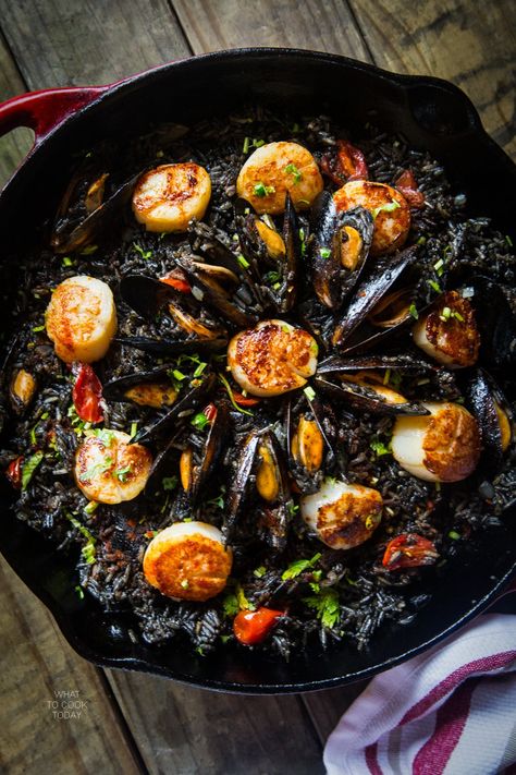 Squid ink seafood paella Black Paella Recipe, Squid Ink Risotto Recipe, Squid Ink Recipes, Squid Ink Risotto, Paella Negra Recipe, Black Paella, Squid Ink Paella, Paella Recipe Seafood, Squid Ink Pasta