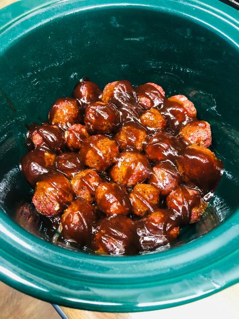 Crockpot Venison BBQ Bourbon Meatballs – Food and Drink Lover Blog Venison Recipes Crockpot, Venison Meatball Recipes, Deer Steak Recipes, Bourbon Meatballs, Venison Meatballs, Slow Cooker Venison, Deer Steak, Meatball Recipes Crockpot, Deer Recipes