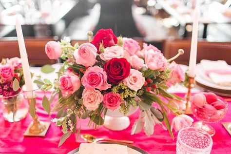 Galentine's Day Brunch Styled Shoot | The Perfect Palette Valentinstag Party, Diy Chocolate, Galentines Party, My Funny Valentine, Valentines Day Weddings, Pink Parties, Valentines Party, Perfect Palette, Valentines Day Party