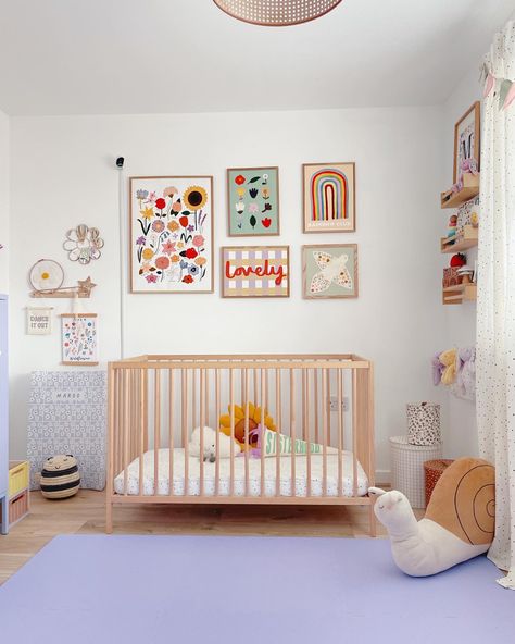 Mixed Pattern Nursery, Nursery Ideas Colourful, Bright Baby Nursery, Fun Nursery Themes, Girl Nursery Colorful, Colourful Baby Nursery, Baby Girl Nursery Colorful, Colorful Girls Nursery, Bold Nursery Ideas