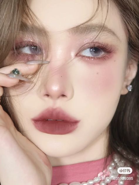 小红书 ID：635929385 #makeup #douyinmakeup #makeupinspo #makeupideas #chinesemakeup Oolong Milk Tea, Eyeshadow Makeup Tutorial, Full Makeup Tutorial, Korean Makeup Tips, Day Makeup Looks, Hematoid Quartz, Doll Eye Makeup, Cut Crease Makeup, Ulzzang Makeup