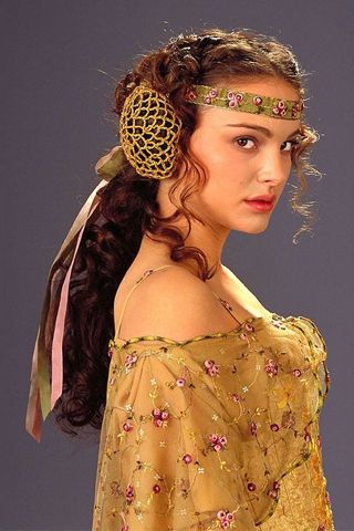 Confessions of a Seamstress: The Costumes of Star Wars - Padme Amidala Queen Amidala Costume, Natalie Portman Star Wars, Star Wars Padme Amidala, Star Wars Padme, Queen Amidala, Star Wars Quotes, Padme Amidala, Star Wars Costumes, Star Wars Women