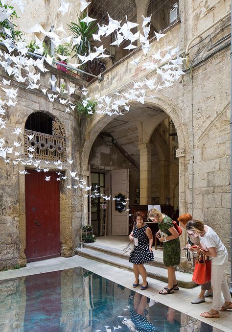 Origami Installation, Paper Art Installation, French Courtyard, Installation Architecture, Origami Birds, Origami Bird, Useful Origami, Artistic Installation, Origami Crane