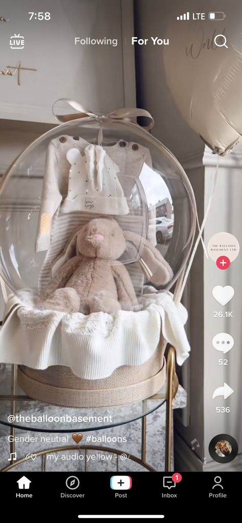 Clear Balloon Ideas, Baby Ballon Basket, Bear In Basket With Balloons, Bobo Balloon Ideas, Balloon Stuffed Gifts, Balloon Bear Basket, Stuffed Balloon Ideas Gifts, Stuffed Bubble Balloon, Dyi Ballon Baby Basket