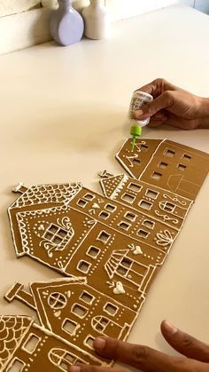 Gingerbread Christmas Village, Poster Natal, Diy Gingerbread, Appetizers Christmas, Jul Diy, Desserts Christmas, Cardboard Cartons, Gingerbread Diy, Gingerbread Christmas