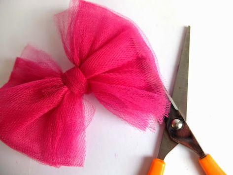 Tulle And Ribbon Bow, Diy Tulle Tutu, Tule Bows, Tulle Hair Bows, Fox Diy, Tulle Crafts, Diy Tutus, Tulle Headband, Diy Tulle