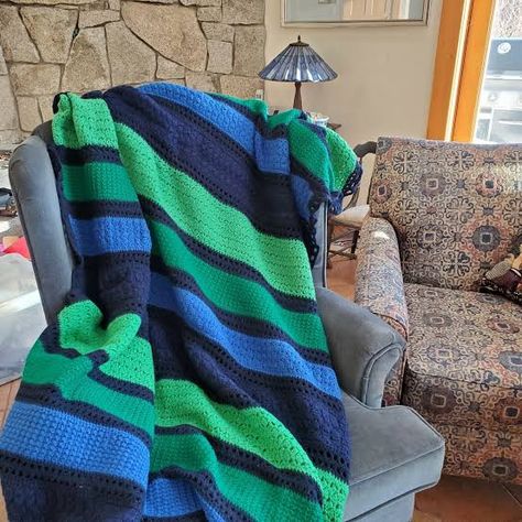 Blue And Green Crochet Blanket, Royal Blue Blanket, Crochet Blanket Free, Lee Perry, Alize Puffy, Green Blanket, Creative Knitting, Blue Emerald, Crocheting Ideas