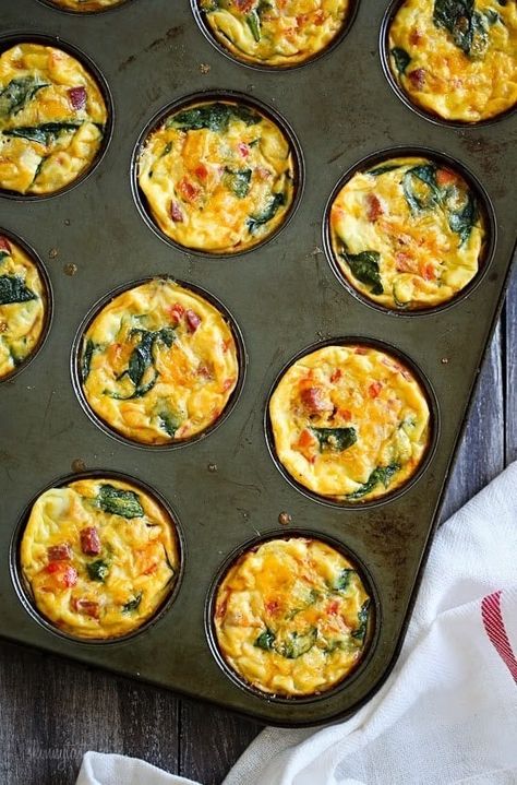 Baked petite mini crustless quiche in a muffin pan. Crustless Quiche Muffins, Breakfast Quiche Muffins, Egg Quiche Recipes, Mini Breakfast Quiche, Muffin Pan Quiche, Quiche Recipes Crustless, How To Cook Kielbasa, Muffin Pan Recipes, Egg Quiche