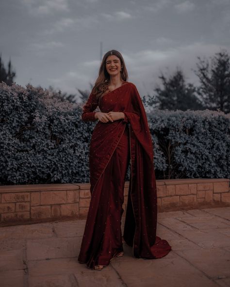 Bridal Sari Red, Wine Red Saree For Farewell, Dark Maroon Saree, Simple Sari, Dark Red Saree, Sari Aesthetic, Maroon Saree, Sari Dress, Modern Saree