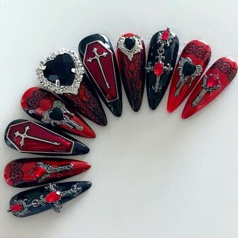 Nail Designs Gothic, Dracula Nails, Vampire Nail Art, Creepy Nails, Gothic Nail Art, Vampire Nails, Horror Nails, Witch Nails, Punk Nails