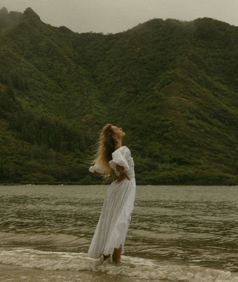 Please take this as official notice: We are implementing Seaside Saturdays in our household ~ because life’s a beach #TheRoofersGranddaughter ⠀⠀⠀⠀⠀⠀⠀⠀⠀ 📷: @estherscanon Joyful Woman, Sea Vibe, Bestie Photoshoot, Woman Photos, Film Shoot, Water Photoshoot, Beach Photo Session, Grad Pictures, Water Shoot