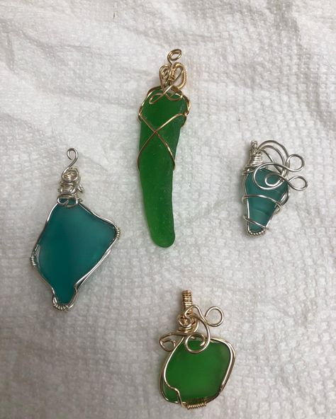 Seaglass Wire Wrapping, Sea Glass Wire Wrapping, Sea Glass Jewelry Diy, Sea Glass Crafts Jewellery, Caribbean Life, Galaxy Gifts, Sea Glass Art Projects, Wire Wrapped Jewelry Diy, Sea Glass Crafts