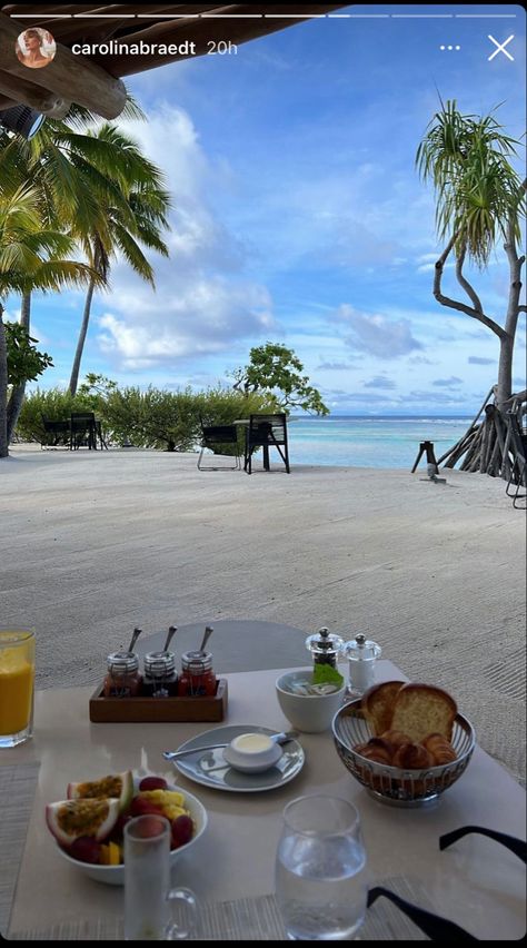 Petit dejeuner, breakfast in tahiti and Bora Bora Bora Bora Beach, Tahiti Bora Bora, Beach Breakfast, Beach Meals, Bora Bora, Tahiti, South America, Jesus, Restaurant