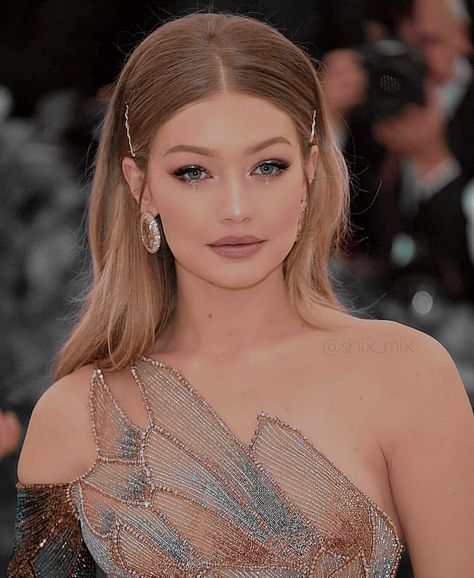 The Met Gala, Cute Makeup Looks, Cute Makeup, Gigi Hadid, Beauty Trends, Makeup Looks, Prom, Makeup, Hair