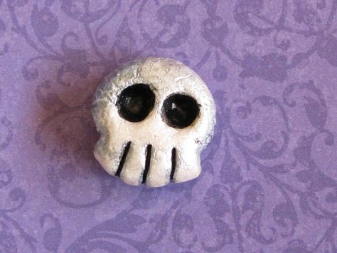 Salt Dough Skulls, Salt Dough Ornaments Halloween, Clay Skulls Diy, Clay Skull Tutorial, Skull Clay Sculpture Easy, How To Make Salt Dough, Tim Burton Style, Salt Dough, Birthday Halloween Party