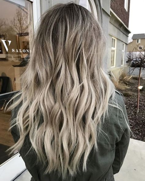 Ashy Blonde Blonde Hair Winter, Winter Hair Colour For Blondes, Ashy Blonde Hair, Winter Blonde Hair, Hair Winter, Winter Blonde, Fall Blonde Hair, Fall Blonde, Dark Blonde Hair