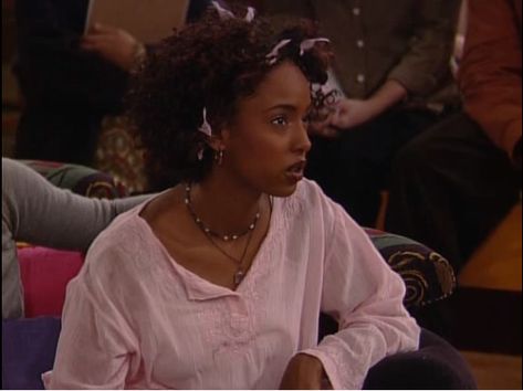 Angela Moore | Boy Meets World Angela Boys Meet World Outfits, Angela Moore Outfits, Boy Meets World Angela, Angela Boys Meet World, Angela Moore, Ashley Banks Outfits, True Jackson, World Gif, Ashley Banks