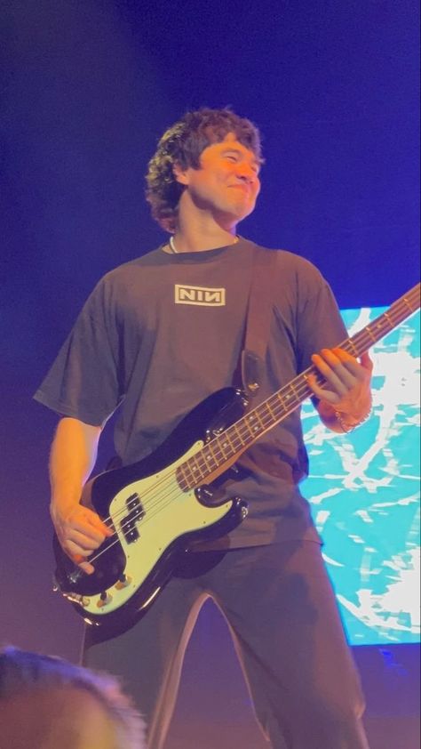 5sos Concert Outfit Ideas, Callum Hood, 5sos Concert Outfit, Calum 5sos, 5sos Concert, 5sos Wallpaper, Thomas Hood, 5sos Pictures, Calum Thomas Hood