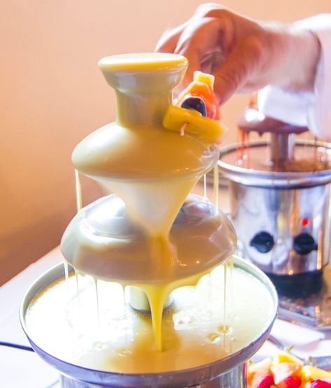 YouTuber goes viral after attempt to make cheese fondue fountain goes horribly wrong Cheese Fondue Fountain, Cheese Fountain Ideas, Queso Fountain Recipe, Cheese Fountain Recipe, Queso Fountain Wedding, Queso Fountain, Cheese Fountain, Fondue Fountain, Keto Cheese