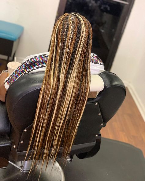 Miss Jackson on Instagram: “Small singles 😍🍾🥰‼️ 😍 text number in bio to book,openings available 💜…” Colour 30 Braids Black Women, Plaits With Color For Black Women, Unique Braid Colours For Black Women, Colourful Braids For Black Women, Knowles’s Braids With Color, Coloured Braids, Twisted Hair, Single Braids, Blonde Box Braids