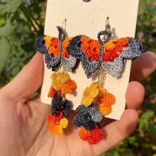 WeAllLoveCrafts - Etsy Crochet Butterfly Earrings, Small Crochet Earrings, Microcrochet Earrings, Micro Crochet Earrings, Felt Earrings, Beau Crochet, Micro Crochet, Crochet Flowers Easy, Cozy Crochet Patterns