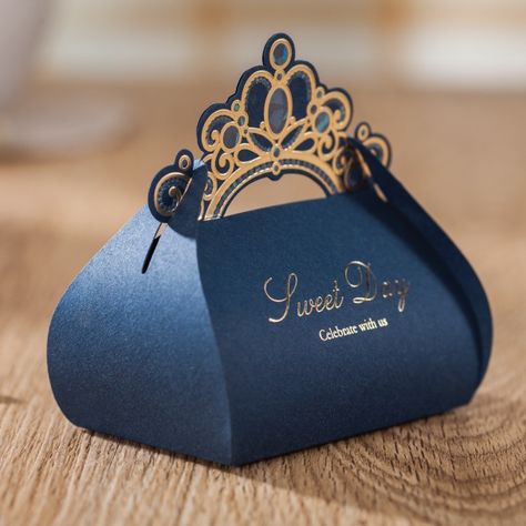 Blue Winter Wedding, Wedding Favor Gift Bags, Wedding Favor Box, Origami Wedding, Candy Wedding Favors, Crown Crafts, Elegant Wedding Favors, Valentine Day Boxes, Valentine Chocolate