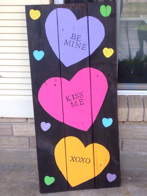 Pallet Valentine Projects, Valentine Pallet Ideas, Valentines Day Pallet Ideas, Valentines Day Porch Sign, Valentines Signs Diy, Valentine Porch Leaners, Valentine Signs Wooden Diy, Valentines Porch Sign, Valentine Porch Signs