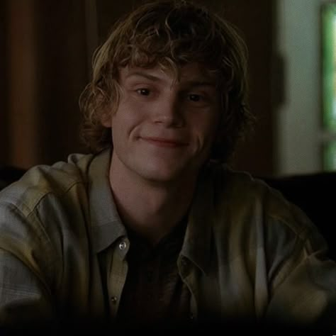 ⛧ tate langdon (evan peters) american horror story icon ⛧ Evan Peters Profile Picture, Rate Langdon, Tate Langdon Wallpapers, Tate Langdon Icons, Evan Peters Movies, Tate American Horror Story, Ahs Tate Langdon, Tate Langdon Aesthetic, Evan Peters Aesthetic