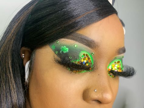 Green makeup St. Patty St Patrick's Day Makeup Looks, St Patricks Day Makeup Ideas, Saint Patricks Day Makeup, San Patrick Day, San Patrick, Day Makeup Looks, Green Makeup, Photoshoot Makeup, Saint Patties