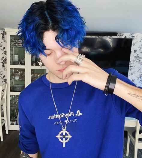 Mens Split Dyed Hair, Dyed Tips Short Hair Men, Blue Hairstyles Short, Mens Coloured Hair, Short Blue Hair Men, Blue Black Hair Men, Hair Dye Men Ideas, Blue Hair Color For Men, Mens Colored Hair Ideas