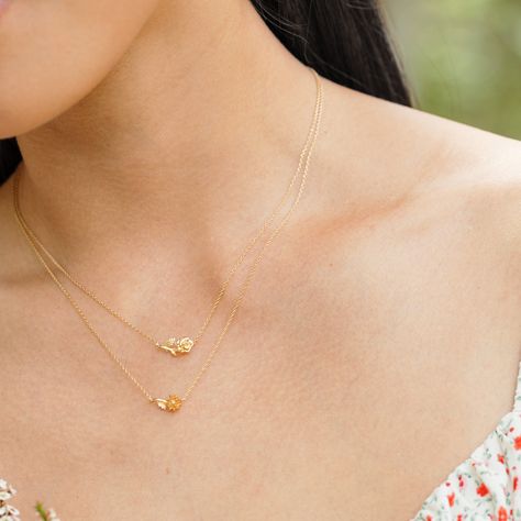 The prettiest petals come to life in the Everbloom Birth Flower Necklace. Reminiscent of dried flowers, this delicately formed gold vermeil chrysanthemum is strung from stem to blossom, representing the seasons of growth in our lives. Symbolic of optimism, this forever flower is a reminder that you can always begin again. Your Heart Knows The Way, January Carnation, November Birth Flower, Gold Bar Necklace Personalized, Forever Flower, Flower Necklace Gold, Birth Flower Necklace, Made By Mary, Gold Disc Necklace