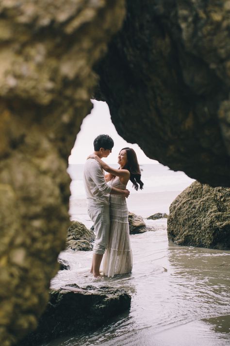 Beach Pre Nup Ideas, Wedding Beach Photoshoot, Jeju Wedding, Preshoot Ideas, Beach Prenup, Beach Photoshoot Couple, Beach Prewedding, Pre Wedding Praia, Prenup Photos