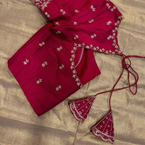 Pink Blouse Embroidery Designs Simple, Red Color Blouse Maggam Work, Single Line Work Blouse Designs, Simple Blouse Embroidery Designs Latest, Red Maggam Blouse Designs, Simple Works On Blouses, Very Simple Maggam Work Designs, Saree Maggam Work Designs, Simple Blouse Maggam Designs