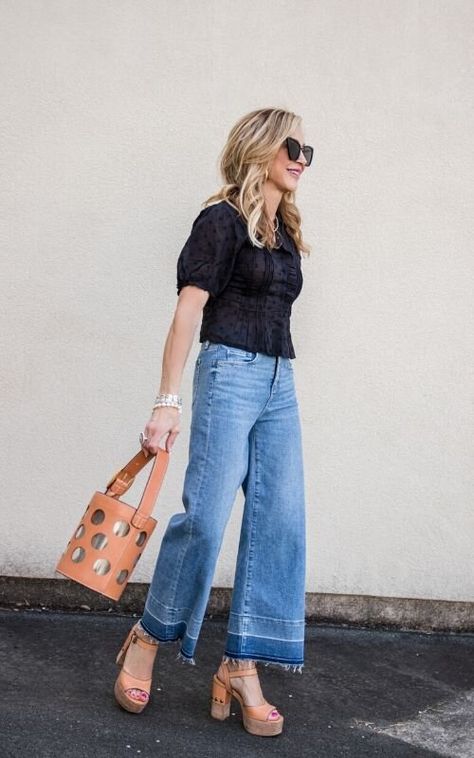 Cropped Jeans Outfit Summer, Wide Leg Cropped Jeans Outfit, Flare Jeans Outfit Spring, Flair Jeans Outfit, Cropped Jeans Outfit, Flare Jeans Outfit, Jeans Outfit Spring, Wide Leg Jeans Outfit, Jeans Outfit Fall