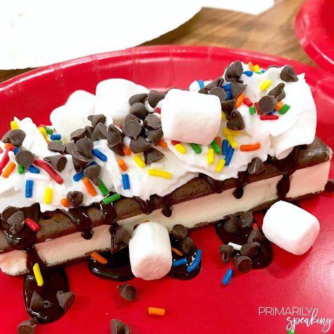 Primarily Speaking on Instagram: “Ice cream sandwich sundaes for the win!!!! I usually make strawberry floats, but scooping ice cream is a real pain. This party treat was…” Ice Cream School Party, Ice Cream Sandwich Sundae, Ice Cream Sandwich Party, Scooping Ice Cream, Sundae Cake, Party Snack Ideas, Plain Sugar Cookies, Licorice Ice Cream, Ice Cream Sunday