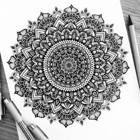 I Am Obsessed With Drawing Super Detailed Art (part 2) Dotwork Tattoo Mandala, Henna Mandala, Tattoos Mandala, Mandala Doodle, Inspiration Tattoo, Tattoos Geometric, Design Mandala, Mandalas Painting, Tattoos Skull