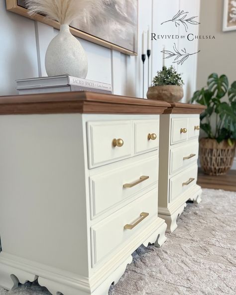 • • N O T • A V A I L A B L E • • These nightstands completed a bedroom set for Hunter. She mixed it up a bit and did the dresser in blue, and opted for white for her nightstands! This colour is the stunning neutral off white - Raw Silk by @fusionmineralpaint. The tops were finished in a beautiful wash of #woodwick by @fusionmineralpaint Shoutout to her wonderful parents who made two long trips to pickup the pieces for her 🫶🏻 and thank you so much Hunter for supporting my small business! ... Old Nightstand Makeover, Nightstand Makeover, Long Trips, Flipping Furniture, Bedroom Set, Raw Silk, Painted Furniture, Gold Hardware, Dresser