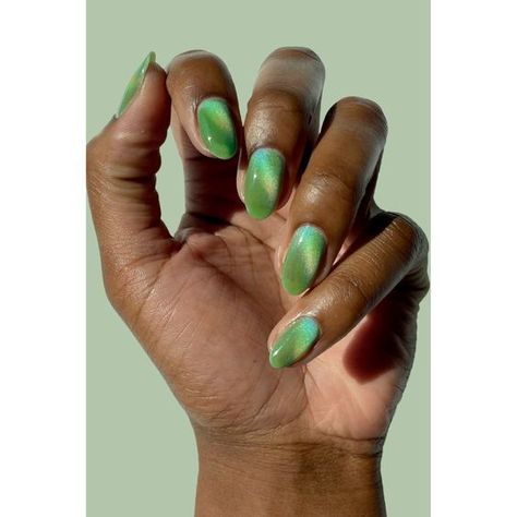 Saint Patrick's Day nails designs to copy Green Holographic Nails, March Nails Colors, Magnet Nails, Shamrock Nails, Mint Green Nail Polish, Irish Nails, Island Gyal, Mint Green Nails, Magnetic Nail Polish