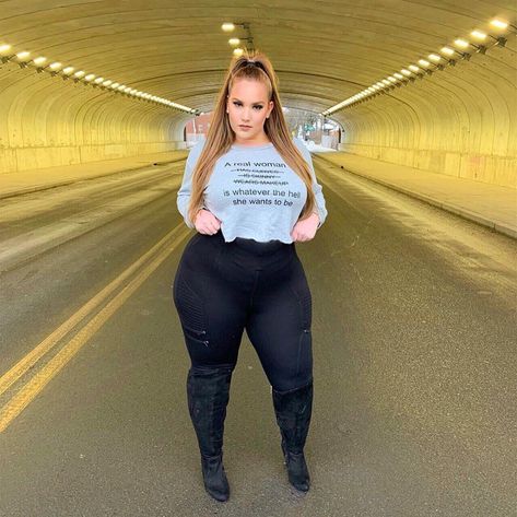 Shelby Fetterman (@shhhelbss) • Instagram-Fotos und -Videos Fashion Nova Curve, Hands On Hips, Moto Leggings, Ponte Pants, January 26, Tights Outfit, The Shirt, Real Women, Leather Pants