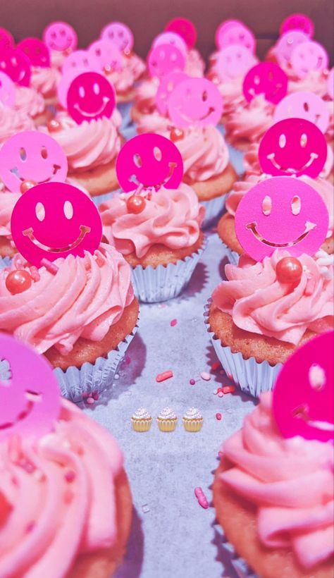 Pink Smiley Face Cupcakes, Pink Preppy Birthday Party Ideas, Preppy Birthday Cupcakes, Preppy Birthday Cake Smiley Face, Smiley Face Birthday Cake Ideas, Cute Girly Cupcakes, Pink Smiley Face Party Theme, Pink Smiley Face Birthday Party Ideas, Cute Preppy Birthday Ideas