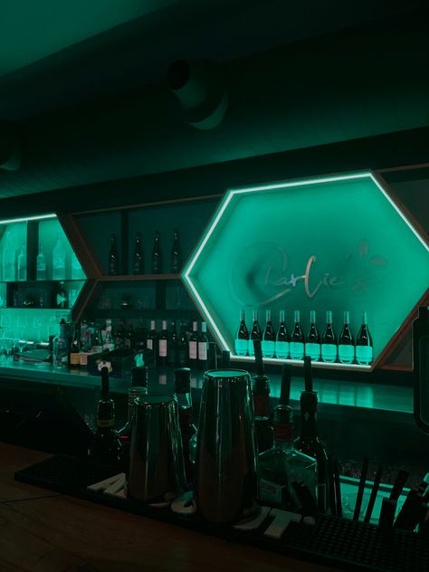 Green Bar Aesthetic, Club Layout, Green Chill, Lounge Aesthetic, Chill Bar, Turquoise Aesthetic, Night Club Aesthetic, Alcohol Bar, Night Bar