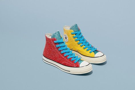 JW Anderson Gives Converses Chuck 70 New Glitter Colorways #highsnobiety Jw Anderson Converse, Converse Jw Anderson, Run Star Hike, Kicks Shoes, Glitter Sneakers, Converse Chuck 70, Sneaker Release, Trending Sneakers, Chuck 70