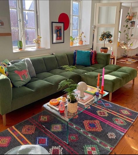 Mid Century Sofa Living Room, Green Couch Living Room, Funky Living Rooms, Living Room Tv Unit Designs, Apartment Makeover, Colourful Living Room, Apartment Decor Inspiration, Living Room Green, Apartment Inspiration