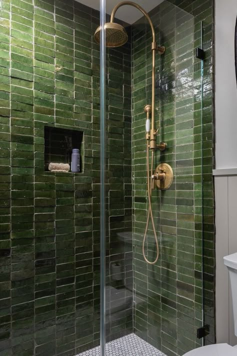 Build a moody tiled shower Green Bathroom Colors, Yond Interiors, Sage Paint, Green Shower Tile, Midcentury Modern Bathroom, Green Bathroom Ideas, Green Tile Bathroom, Green Vanity, Bathroom Tips