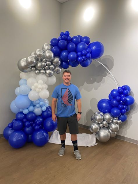 Navy Blue White And Silver Balloon Garland, Royal Blue And Silver Balloon Arch, Blue Silver White Party Decorations, Blue And Silver Balloon Arch, Blue And Silver Balloons, Silver Balloon Arch, Balloon Styling, Balloon Arch Diy, Balloons Blue