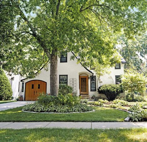 Landscape Lighting Ideas Front Yards, Front Yard Tree Landscaping, Landscape Ideas Front Yard Curb Appeal, West Facing House, Curb Appeal Landscape, Indoor Hydroponics, Trees For Front Yard, Small Front Yard, Front Yard Fence